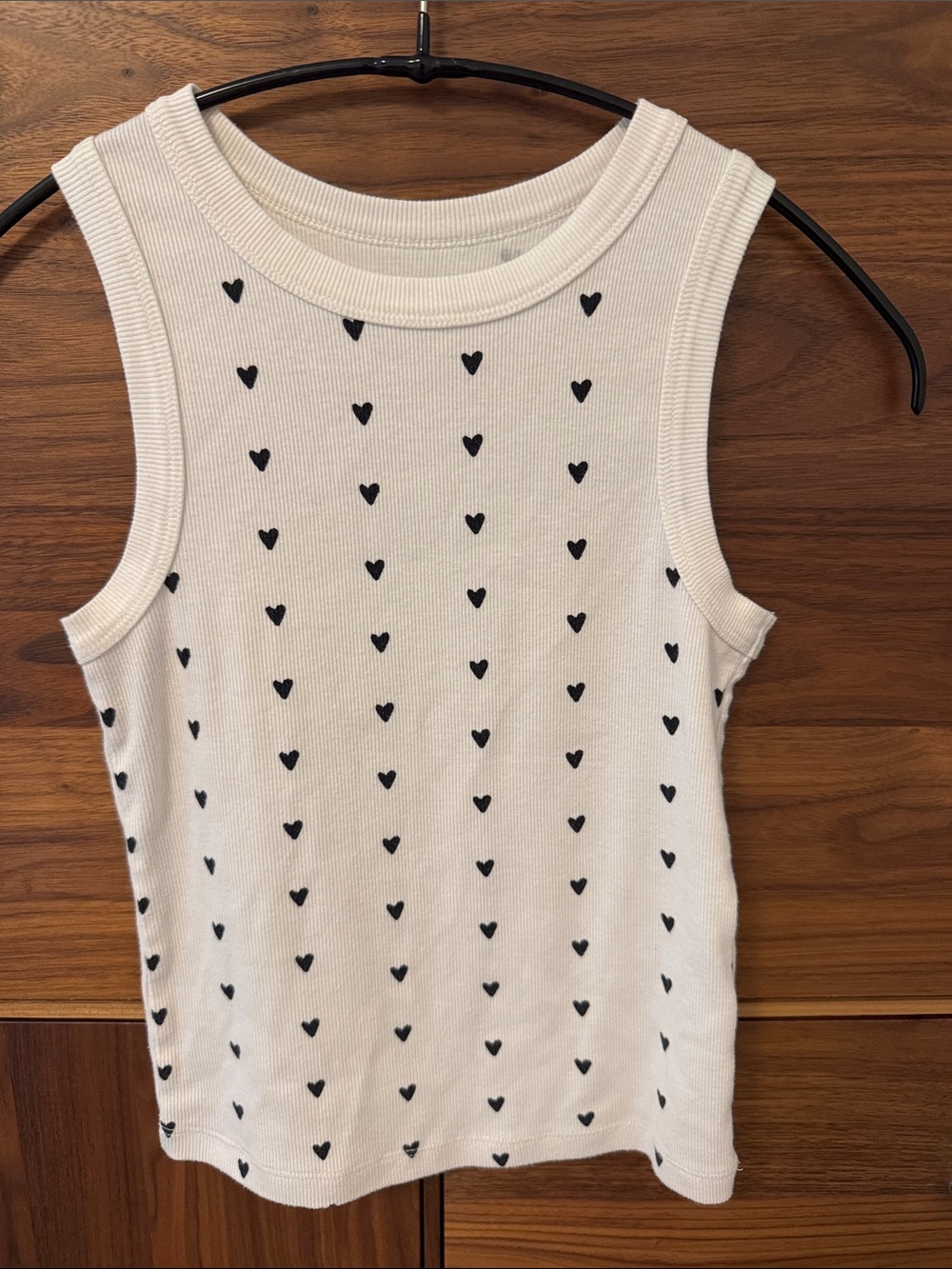 abercrombie kids White Ribbed Tank with Black Hearts 11/12 NWOT